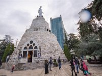 Hier steht die im Jahre 1908 eingeweihte 15 Tonnen schwere (weiß gefärbte) Bronzestatue der Jungfrau Maria. Dieser Ort ist eine berühmte Wallfahrtsstätte.